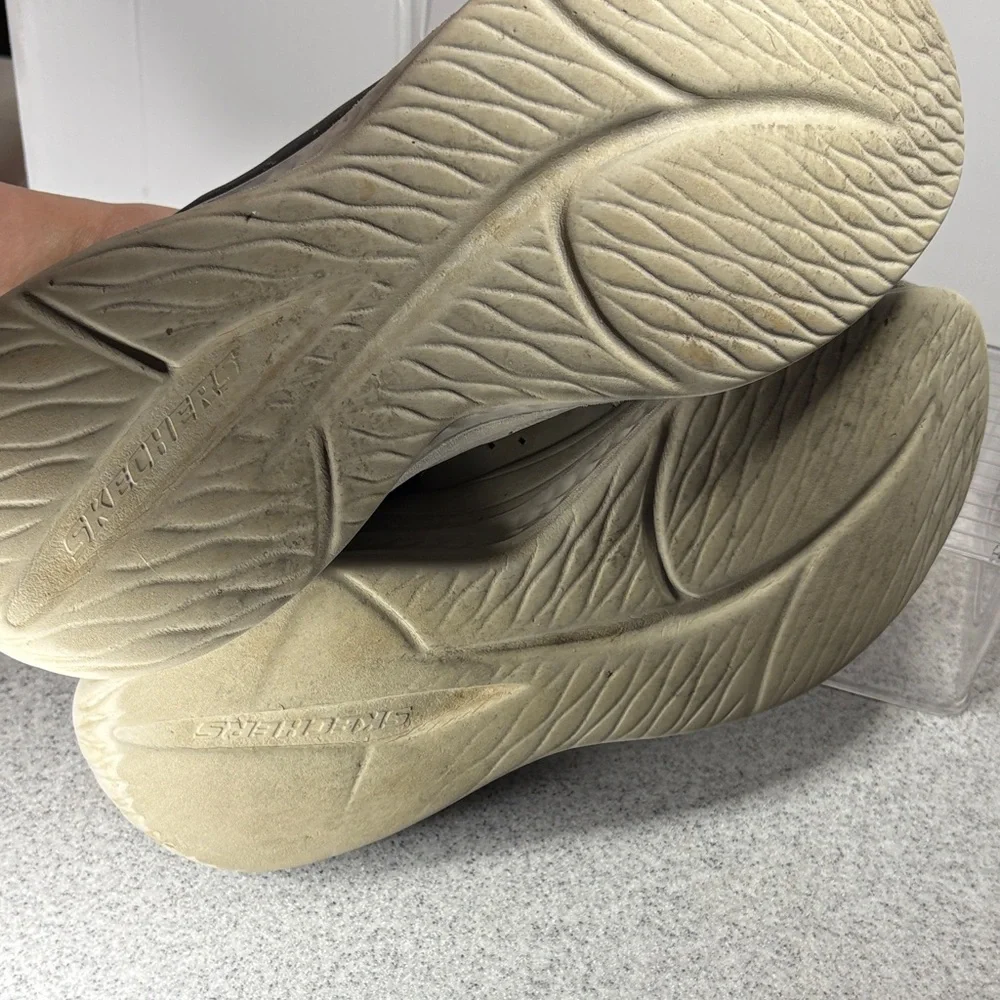 Sketchers slip-in Gray and‎ Black Athletic Sneakers. Size 11. Fc5